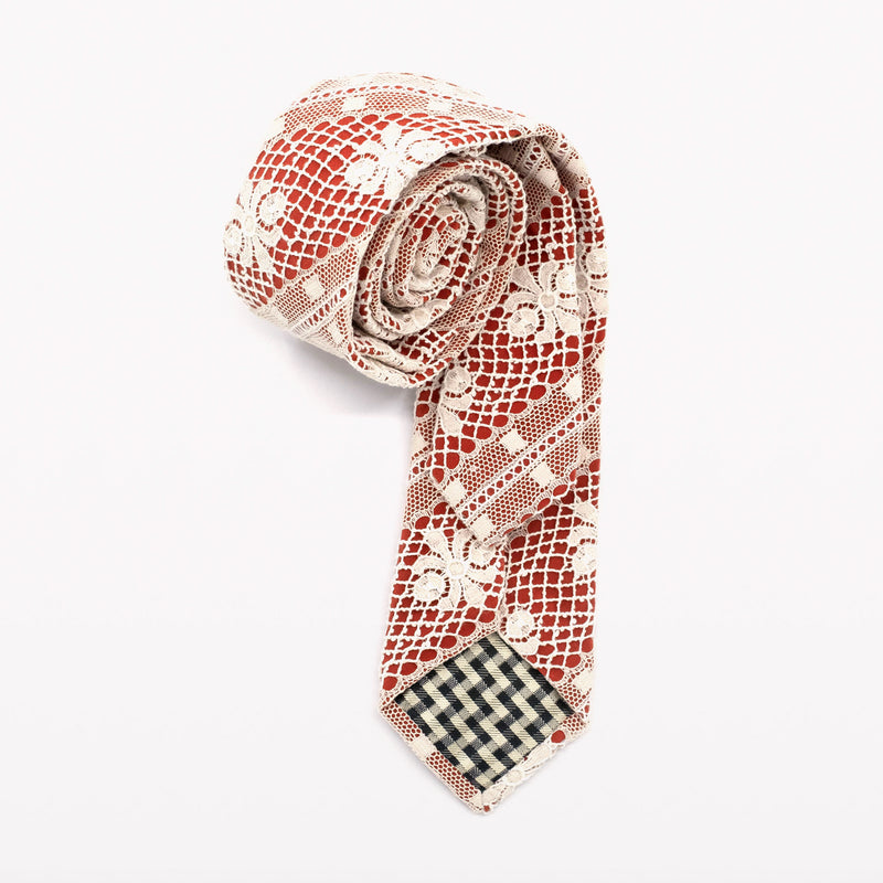 Ecru/Red Crest Lace Tie