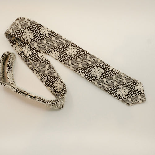 Crest Lace Ecru Brown Tie