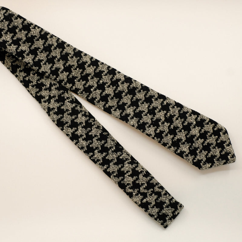 Houndstooth patterned tie 
