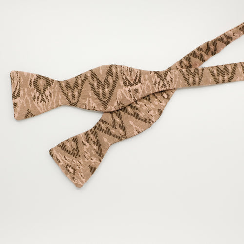 Beige bow tie with geometric pattern 