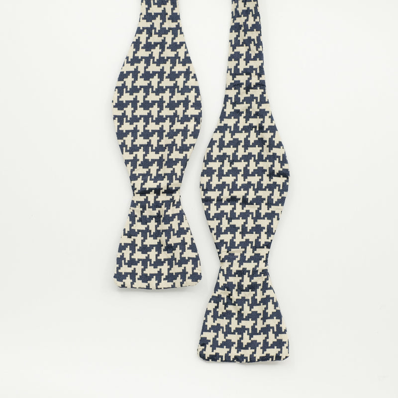 Houndstooth patterned bow tie 