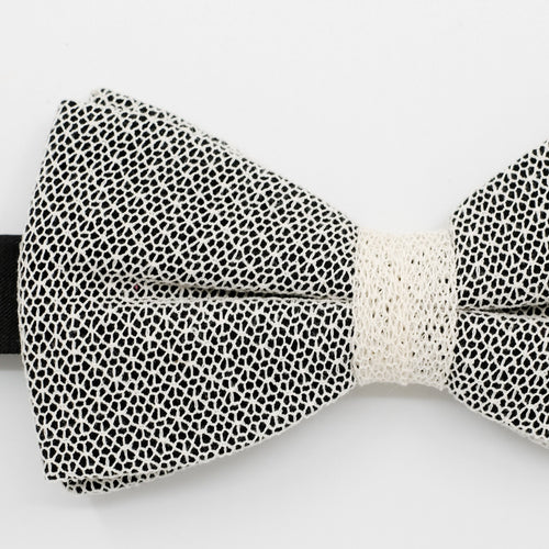 Fragile Lace Noir Pre-Tied Bow Tie