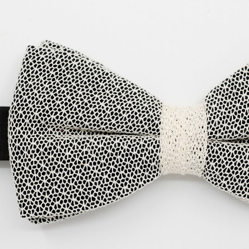 Fragile Lace Noir Pre-Tied Bow Tie