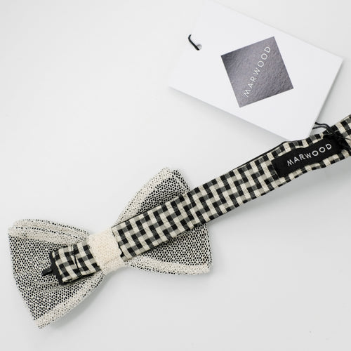 Fragile Lace Noir Pre-Tied Bow Tie
