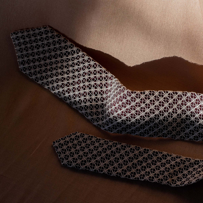 Ecru / Burgundy Mini-shield Lace Tie