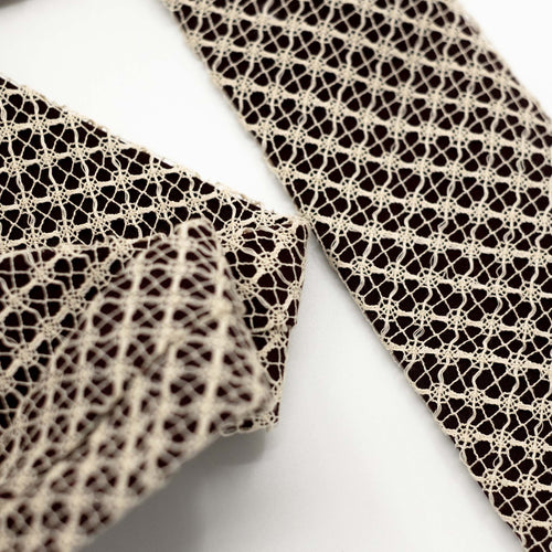 Ecru / Burgundy Mini-shield Lace Tie