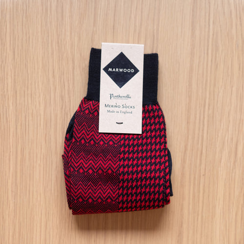 Size M + L Red Zigzag Merino Wool Socks