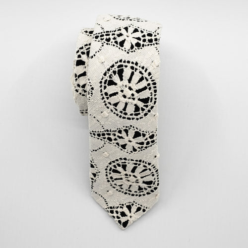"Vintage-look" Ecru Lace Tie